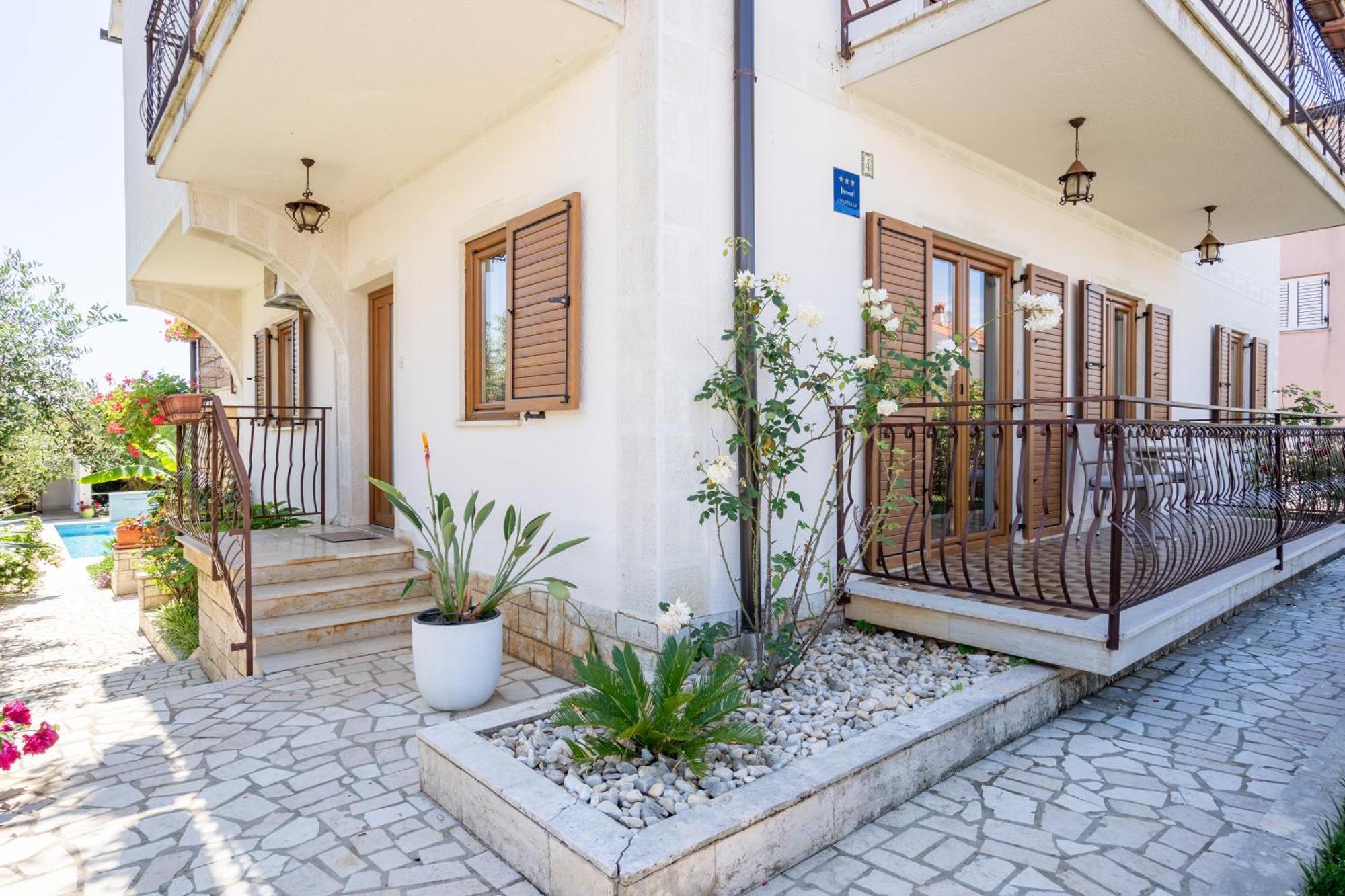 Apartments Maras Porec Exterior photo